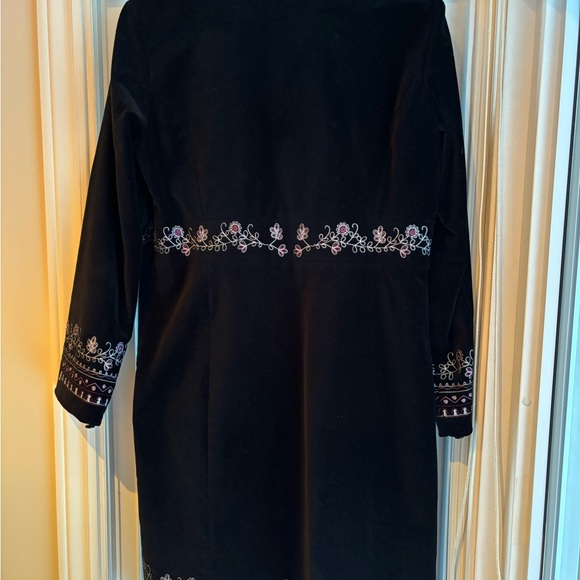 Ladies black embroidered jacket - Picture 5 of 7